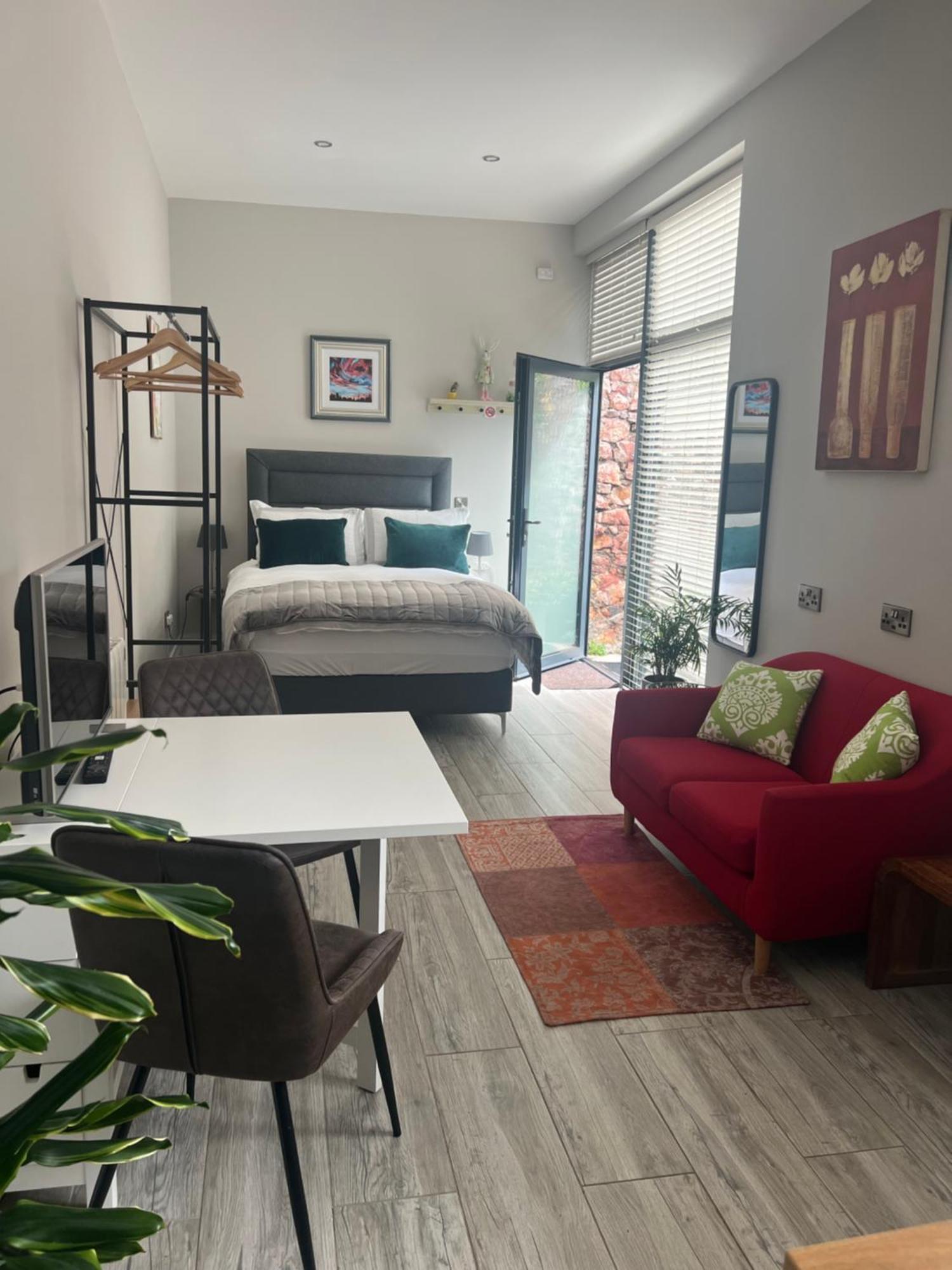Hugo Mews Bright Studio Apartment Bray Exterior foto